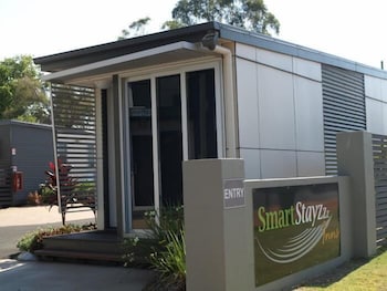 Smart Stayzzz Inns Clermont - Holiday Sunshine Coast 0