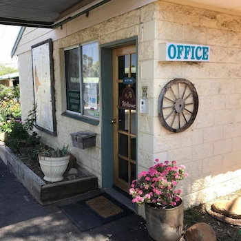 Oasis Motel Peak Hill - Holiday Sunshine Coast 0