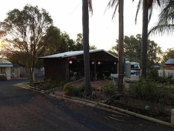 Oasis Motel Peak Hill - Holiday Sunshine Coast 3