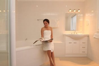 Moore Park Apartments - Holiday Sunshine Coast 4