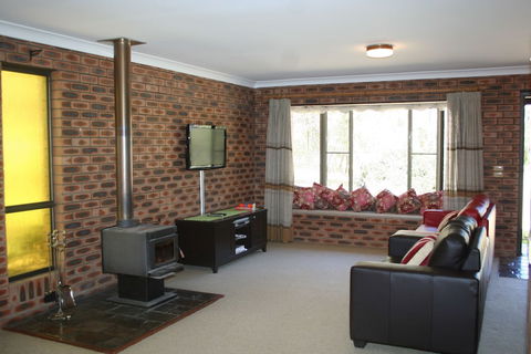 Shady Trees Barrington Holiday House - Holiday Sunshine Coast 5