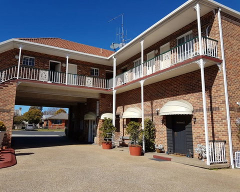 Golden Age Motor Inn Queanbeyan - Sunshine Coast Tourism 3
