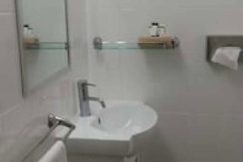 Jumbuck Motor Inn - Sunshine Coast Tourism 7