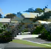 Pepper Tree Cabins - Holiday Sunshine Coast