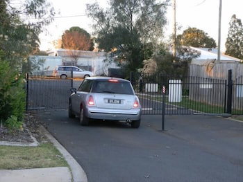 Pepper Tree Cabins - Holiday Sunshine Coast 2