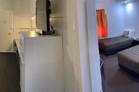 Orana Windmill Motel - Sunshine Coast Tourism 5