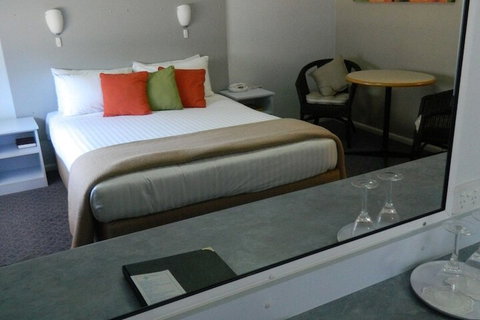 Orana Windmill Motel - Sunshine Coast Tourism 7