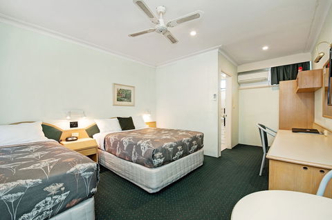 Colonial Terrace Motor Inn - Sunshine Coast Tourism 4