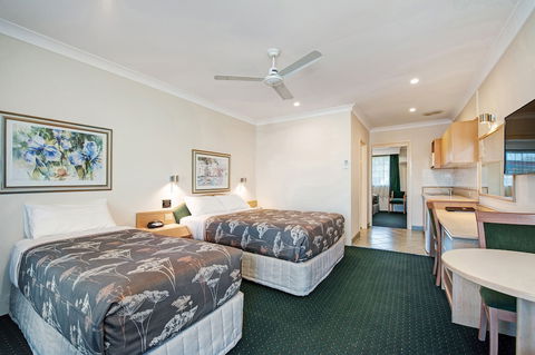 Colonial Terrace Motor Inn - Sunshine Coast Tourism 1