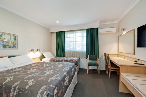 Colonial Terrace Motor Inn - Sunshine Coast Tourism 6