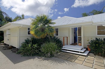 A PERFECT STAY - Abode At Byron - Sunshine Coast Tourism 1