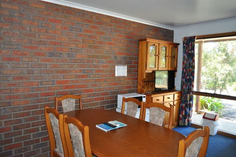 Amaze N Things Holiday Park & Motel - Sunshine Coast Tourism 4