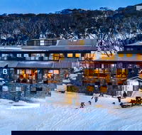 Boonoona Ski Lodge - Sunshine Coast Tourism