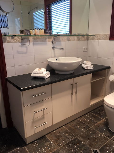 Wine And Roses B&B - Sunshine Coast Tourism 1