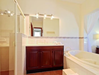 Wine And Roses B&B - Sunshine Coast Tourism 4