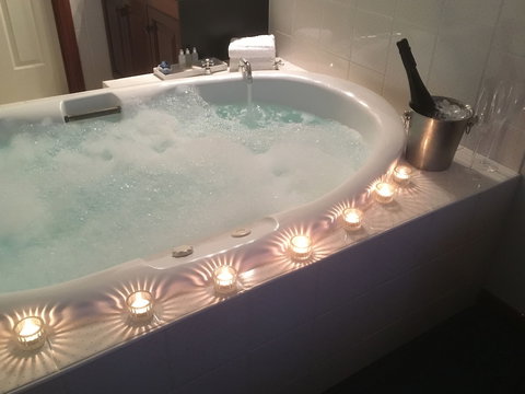 Wine And Roses B&B - Sunshine Coast Tourism 6