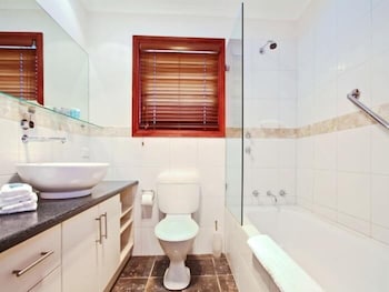 Wine And Roses B&B - Sunshine Coast Tourism 5