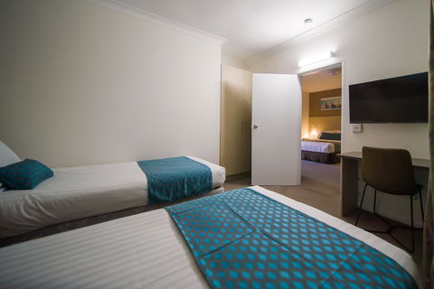 Hamiltonâ€™s Queanbeyan Motel - Holiday Sunshine Coast 5