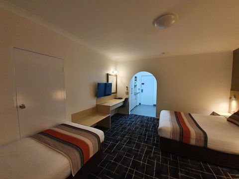 Hamiltonâ€™s Queanbeyan Motel - Holiday Sunshine Coast 6