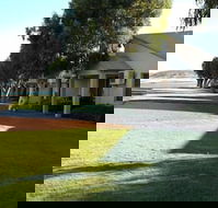 Pelican Shore Villas - Sunshine Coast Tourism