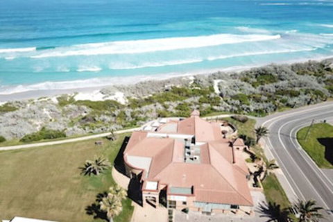 The African Reef - Holiday Sunshine Coast 0