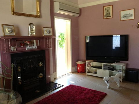 Must Love Dogs B&b - Holiday Sunshine Coast 3