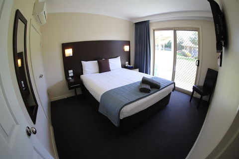 Sleepy Hill Motor Inn - Sunshine Coast Tourism 3