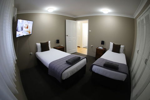 Sleepy Hill Motor Inn - Sunshine Coast Tourism 2