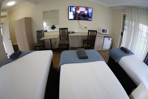 Sleepy Hill Motor Inn - Sunshine Coast Tourism 6