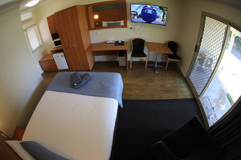 Sleepy Hill Motor Inn - Sunshine Coast Tourism 4