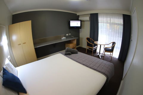 Sleepy Hill Motor Inn - Sunshine Coast Tourism 1