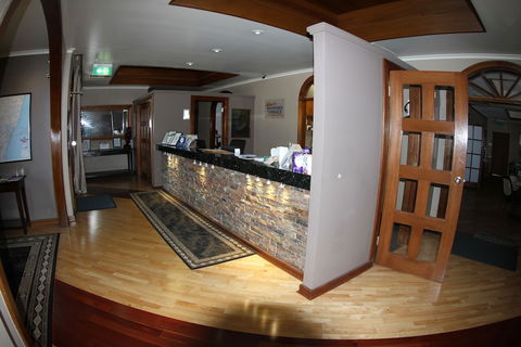 Sleepy Hill Motor Inn - Sunshine Coast Tourism 0