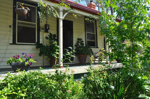 Sinnamons Cottage - Sunshine Coast Tourism 1