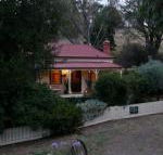 Sinnamons Cottage - Holiday Sunshine Coast