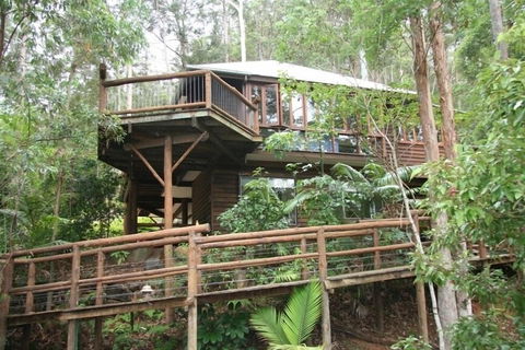 Secrets On The Lake - Holiday Sunshine Coast 0