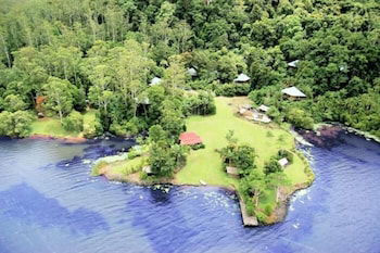 Secrets On The Lake - Holiday Sunshine Coast 2