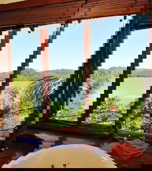 Secrets On The Lake - Holiday Sunshine Coast 6