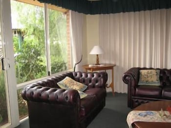 The Grandhouse York - Sunshine Coast Tourism 4