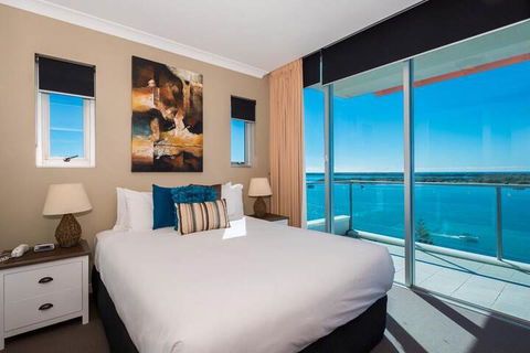 Silvershore Apartments On The Broadwater - Sunshine Coast Tourism 7