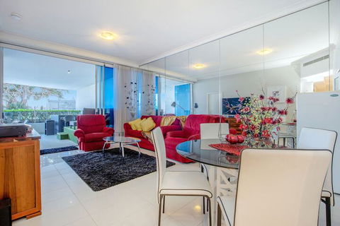 Silvershore Apartments On The Broadwater - Sunshine Coast Tourism 5