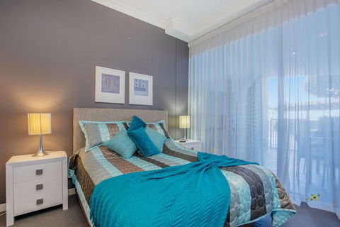 Silvershore Apartments On The Broadwater - Sunshine Coast Tourism 3