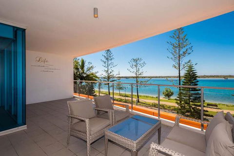 Silvershore Apartments On The Broadwater - Sunshine Coast Tourism 4
