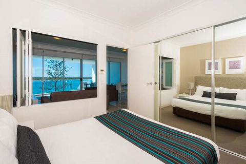 Silvershore Apartments On The Broadwater - Sunshine Coast Tourism 6