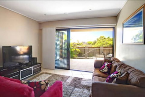 Loka Santi - Sunshine Coast Tourism 7