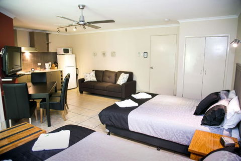 Beerwah Hideaway - Holiday Sunshine Coast 4