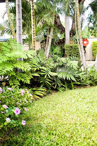 Overflow Motor Inn - Sunshine Coast Tourism 1