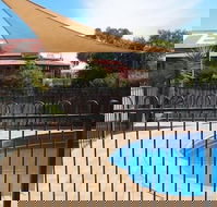 Golden Guitar Motor Inn - Holiday Sunshine Coast