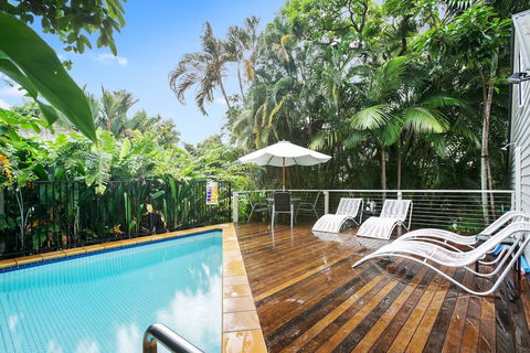 Port Douglas Cottage And Lodge - Sunshine Coast Tourism 4