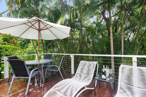 Port Douglas Cottage And Lodge - Sunshine Coast Tourism 3