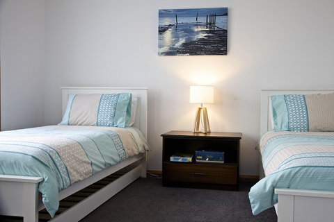 Penguin Beachfront Apartments - Sunshine Coast Tourism 2